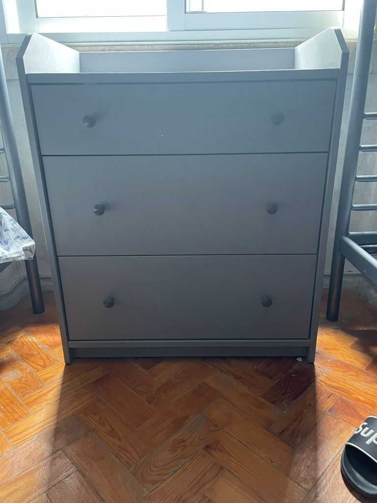 Cómoda cinzento Ikea 70x84cm