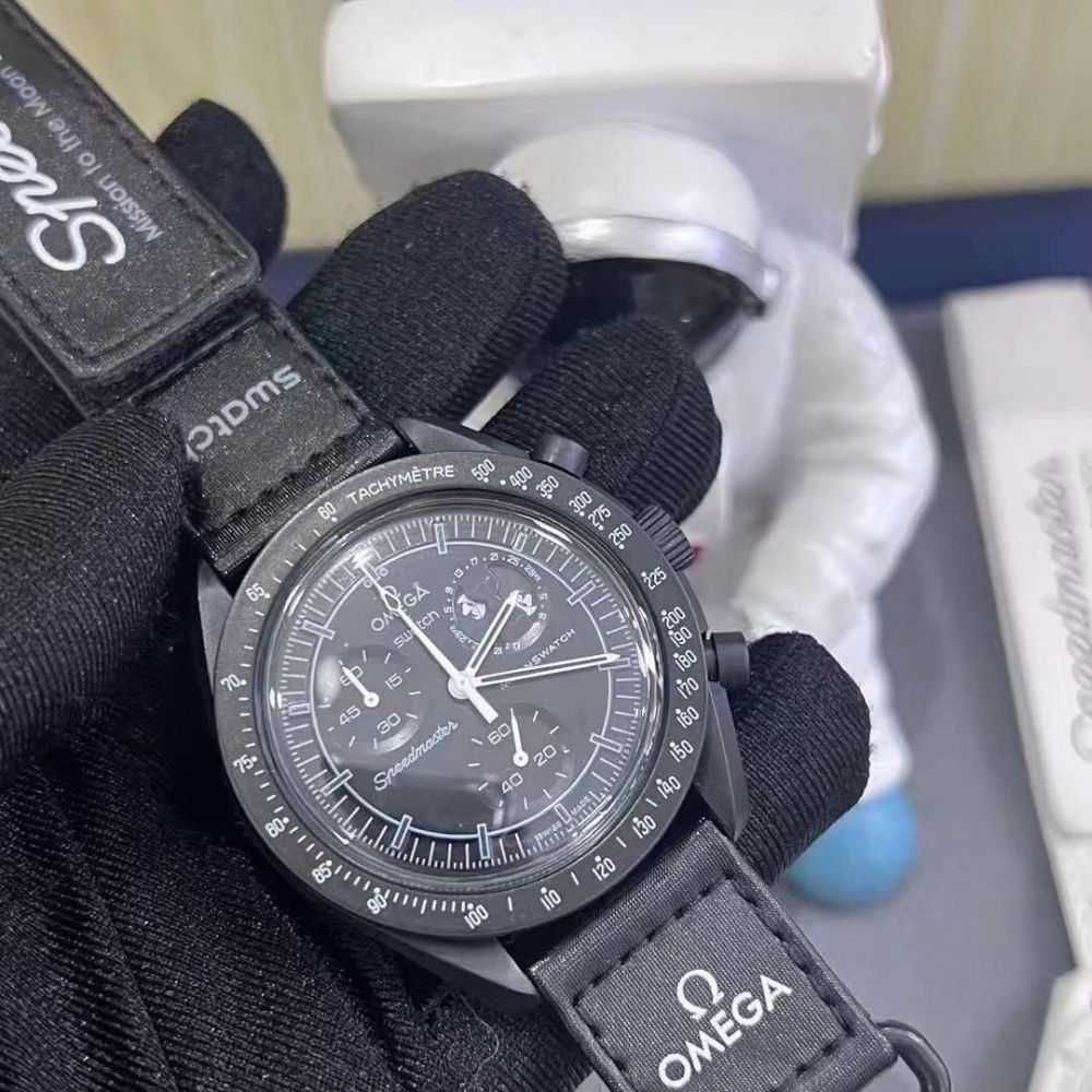 SO33B700 Omega x Swatch: Snoopy i Tajemnica Księżyca