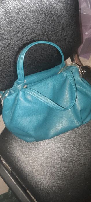 Malas, roupas e outros artigos