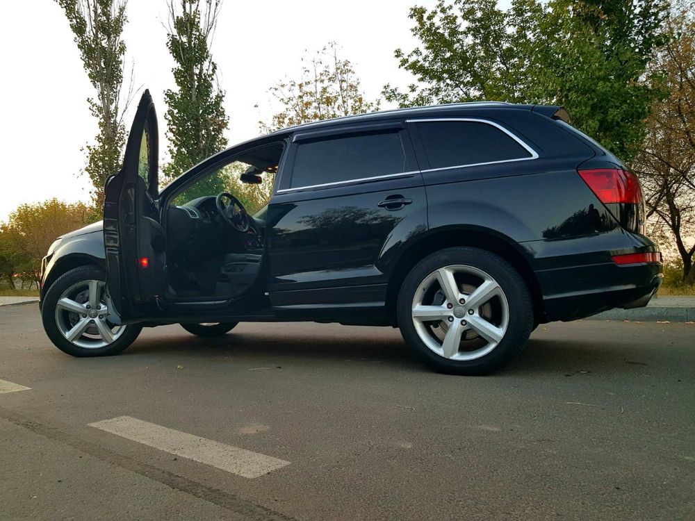 Ауди Q7 S-Line в отличном состоянии