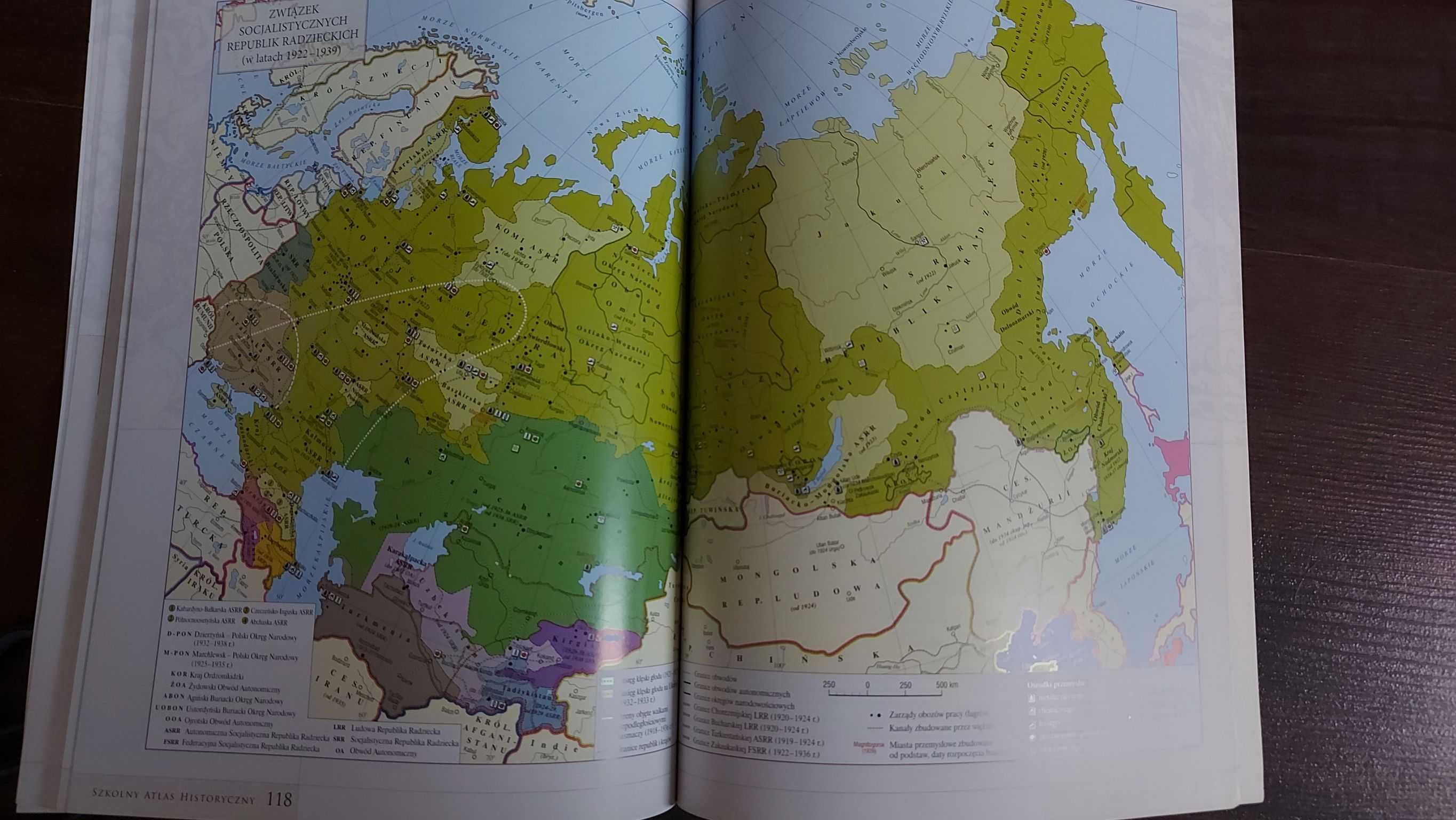 Szkolny atlas historyczny