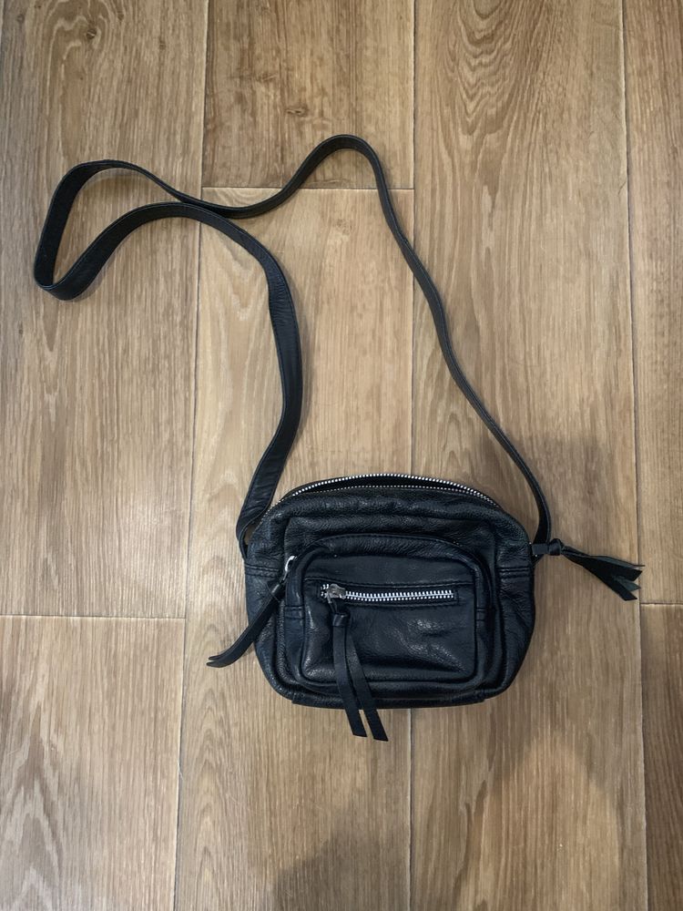 Маленькая кожаная сумка в стиле Zara