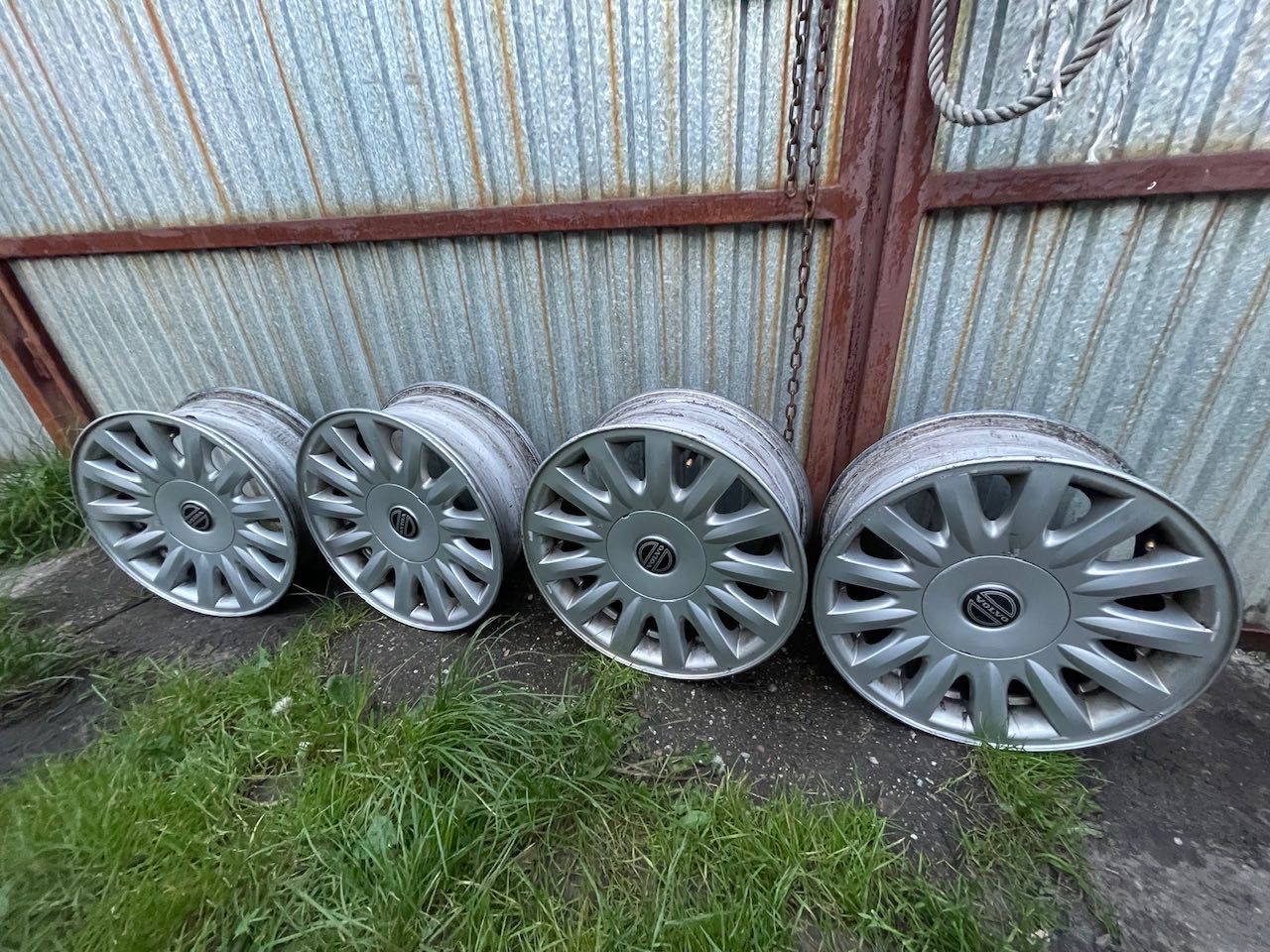 Volvo 700/900 felgi 15” komplet fajny stan 5x108et25