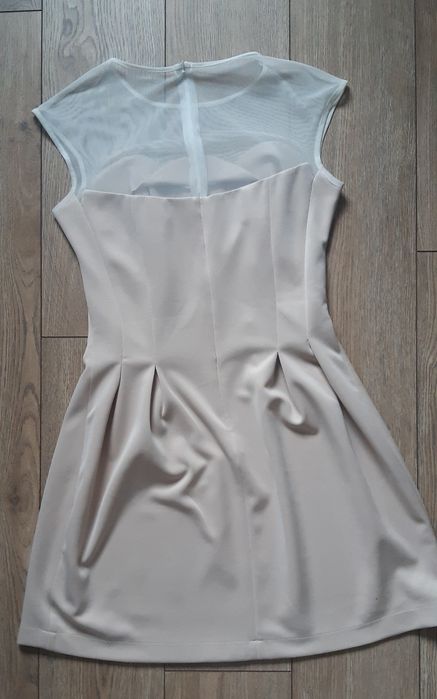 Beżowa sukienka mini EMO