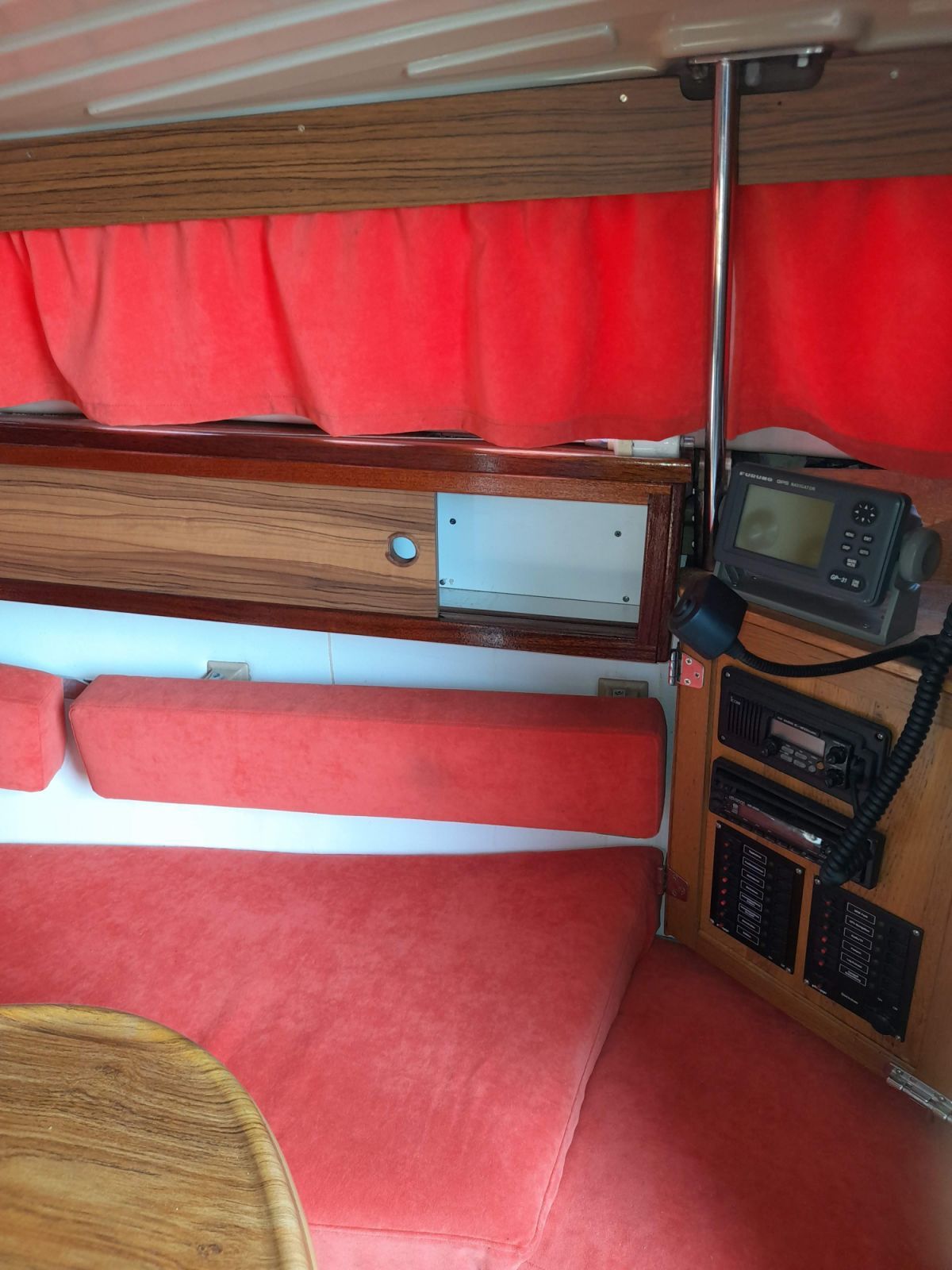 Яхта Dehler Delantra 80 AK