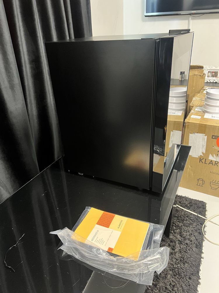Холодильник для напоїв з Німеччини Klarstein Beersafe M Onyx 10034847