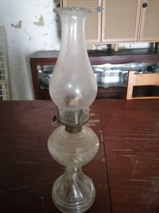 Candeeiro a petróleo e candeeiro de sala