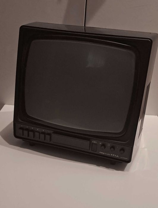 Polski telewizorek. Neptun. Czarnobialy.