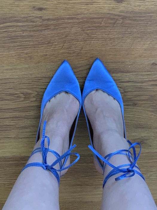 Szpilki na obcasie bez pięty z wyciętą piętą niebieskie satynowe 38