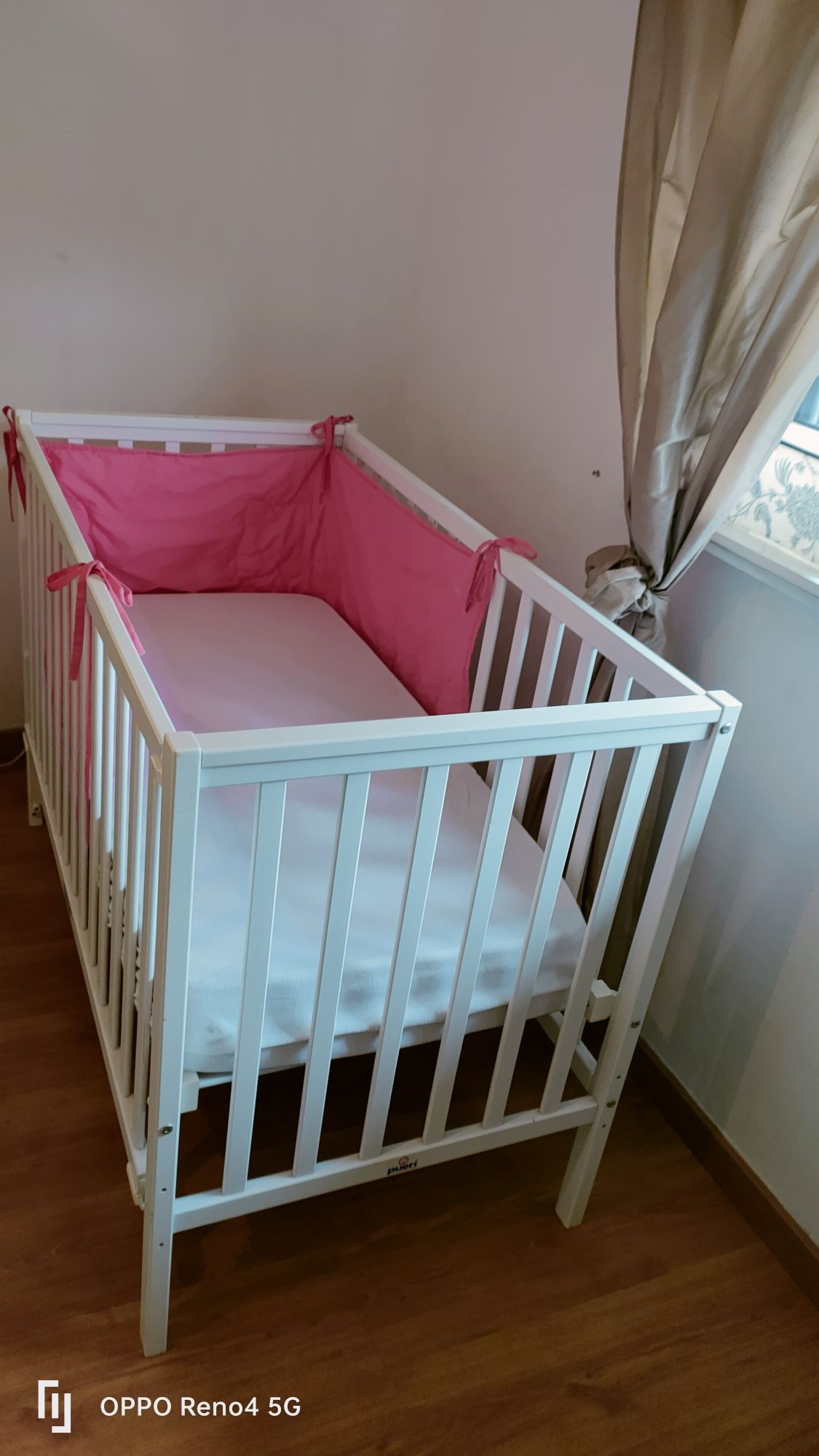 Cama branca para bebê