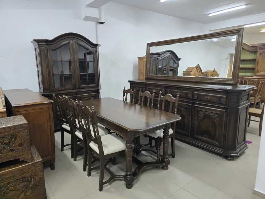 Komplet mebli w stylu klasycznym – komoda z lustrem, witryna, stół i 6