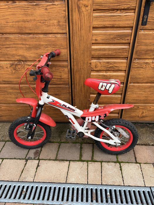 Czerwony rowerek dzieciecy