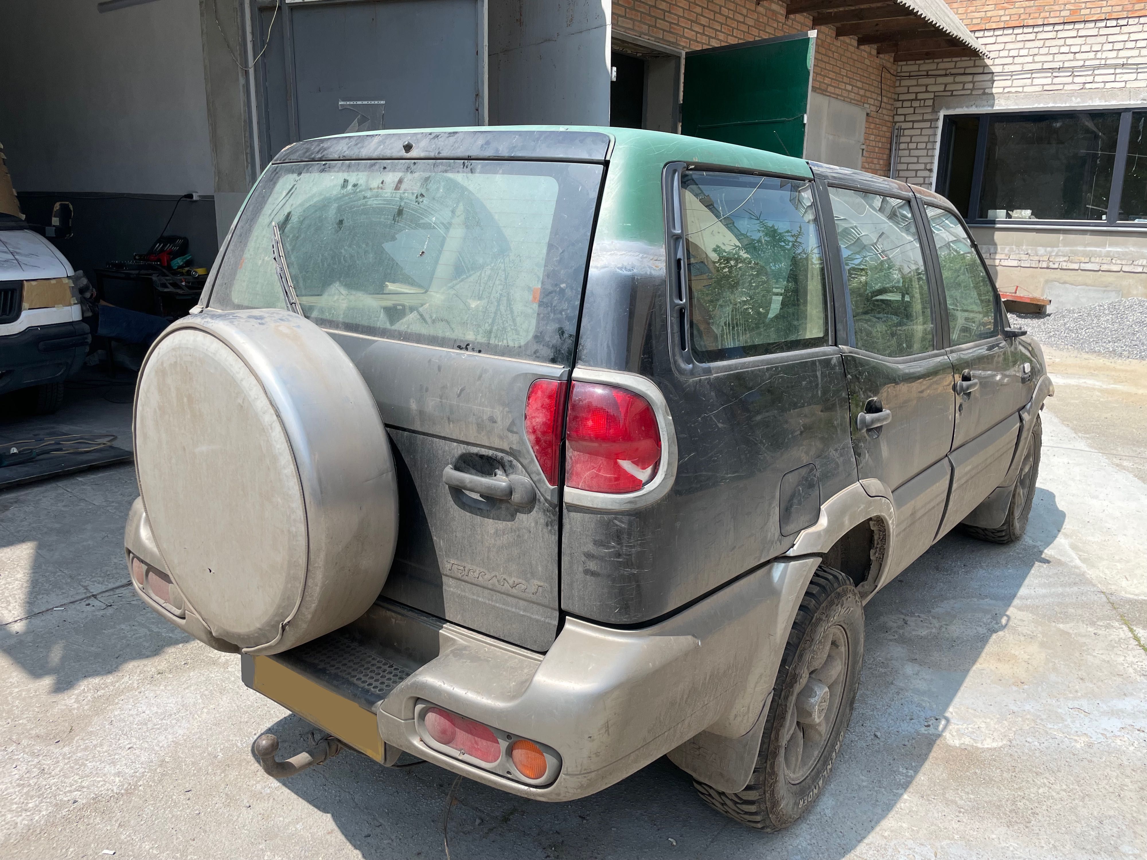 Двері від Nissan Terrano II (R20; 1993—2007)