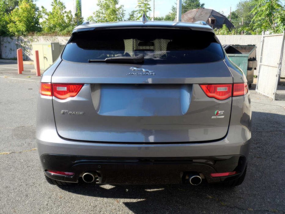 Jaguar F-PACE S      2018