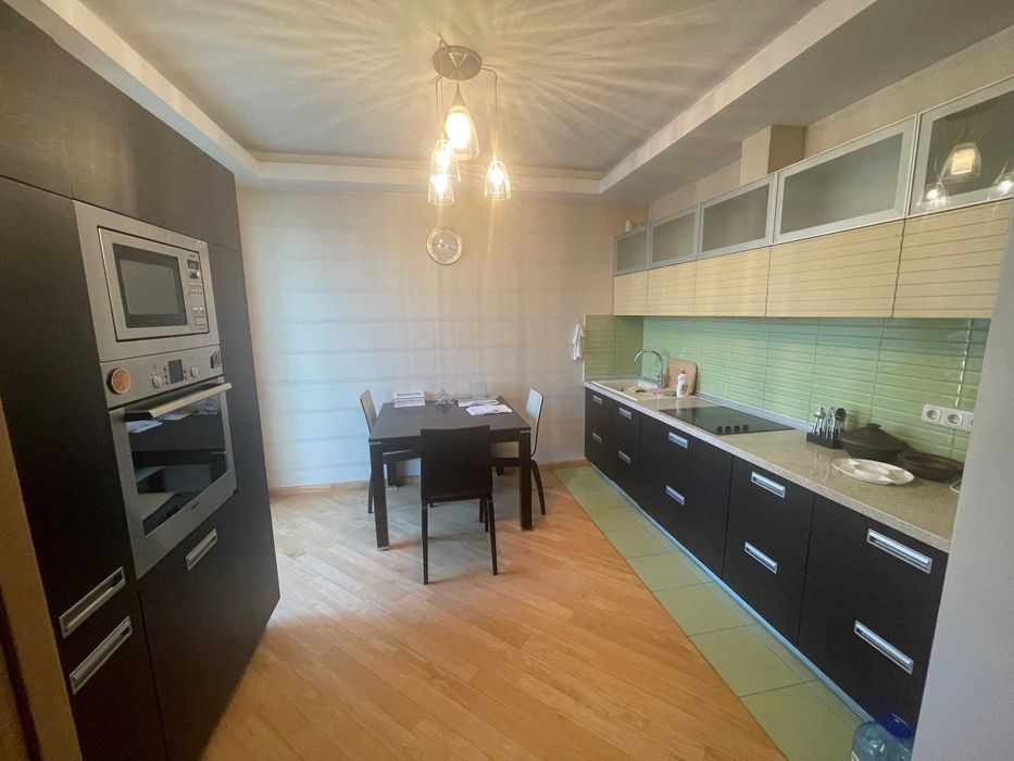 Рідкісна 4к на Паньківській 27/78 (3 спальні і кухня-вітальня)