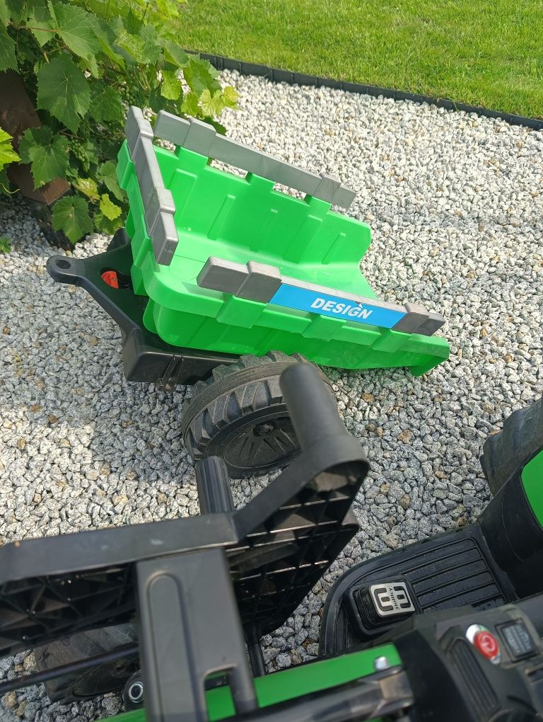 Traktor elektryczny na akumulator