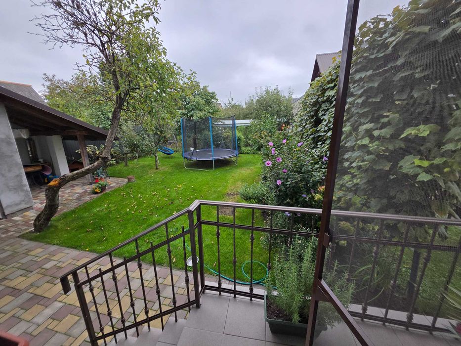 Особняк Городок в.Мазепи знаходиться в гарному з багатою зеленню місці