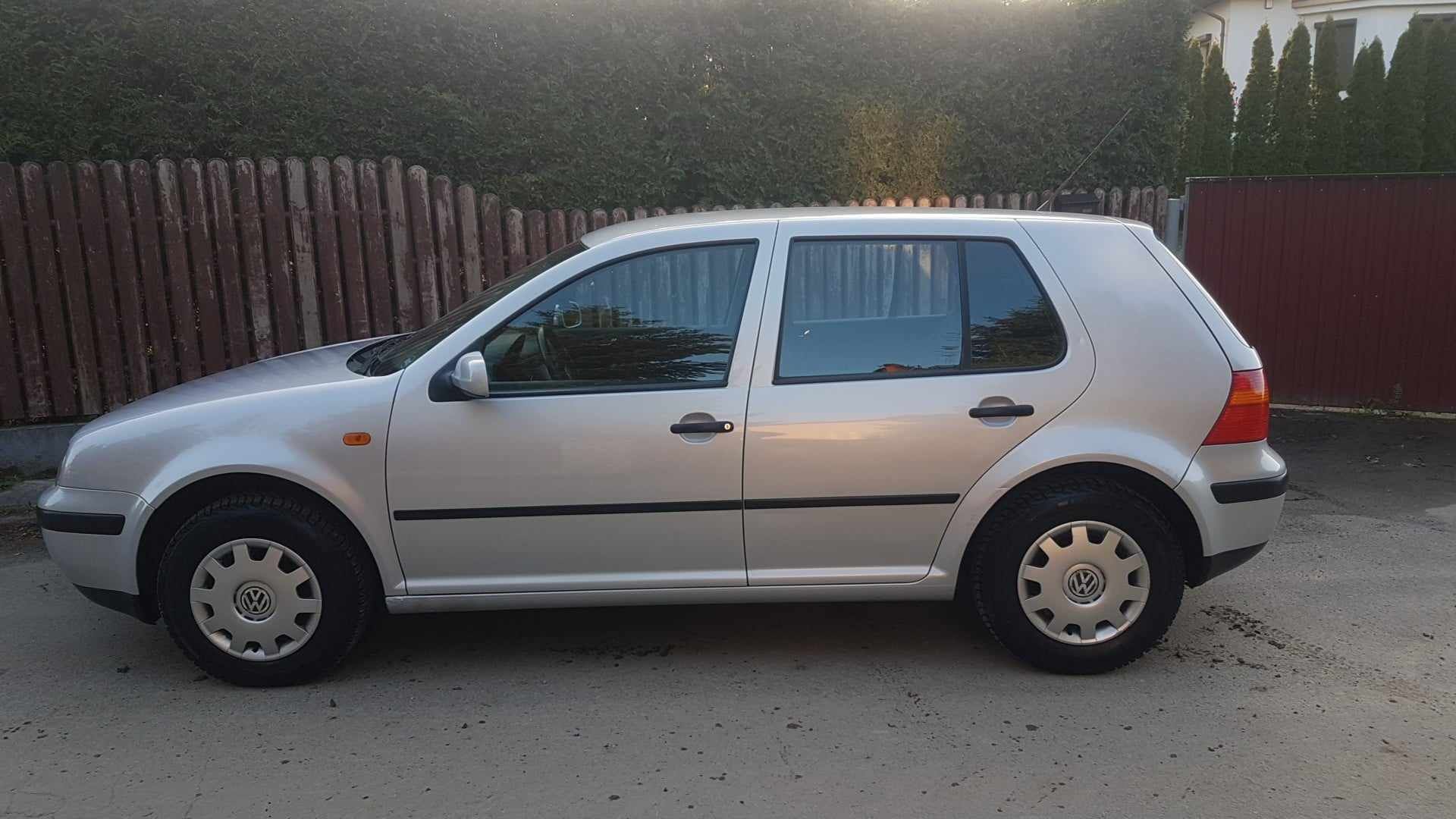 Volkswagen golf 4 1.6 SR benzyna klimatyzacja