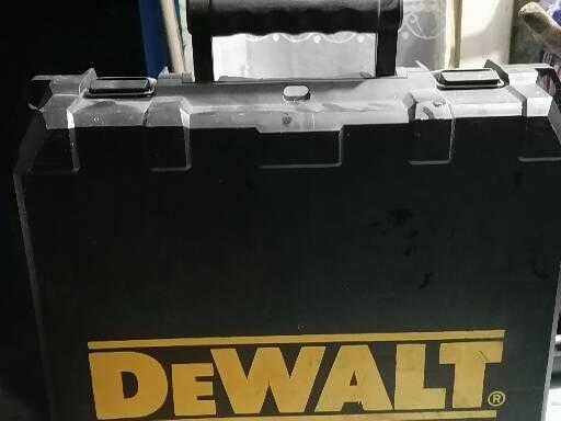 Дрель-шуруповерт DeWALT DCD920B2