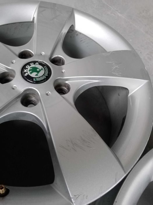 Felgi aluminiowe  oryginalne Skoda 7j17 et54 ch 57,1 5x112