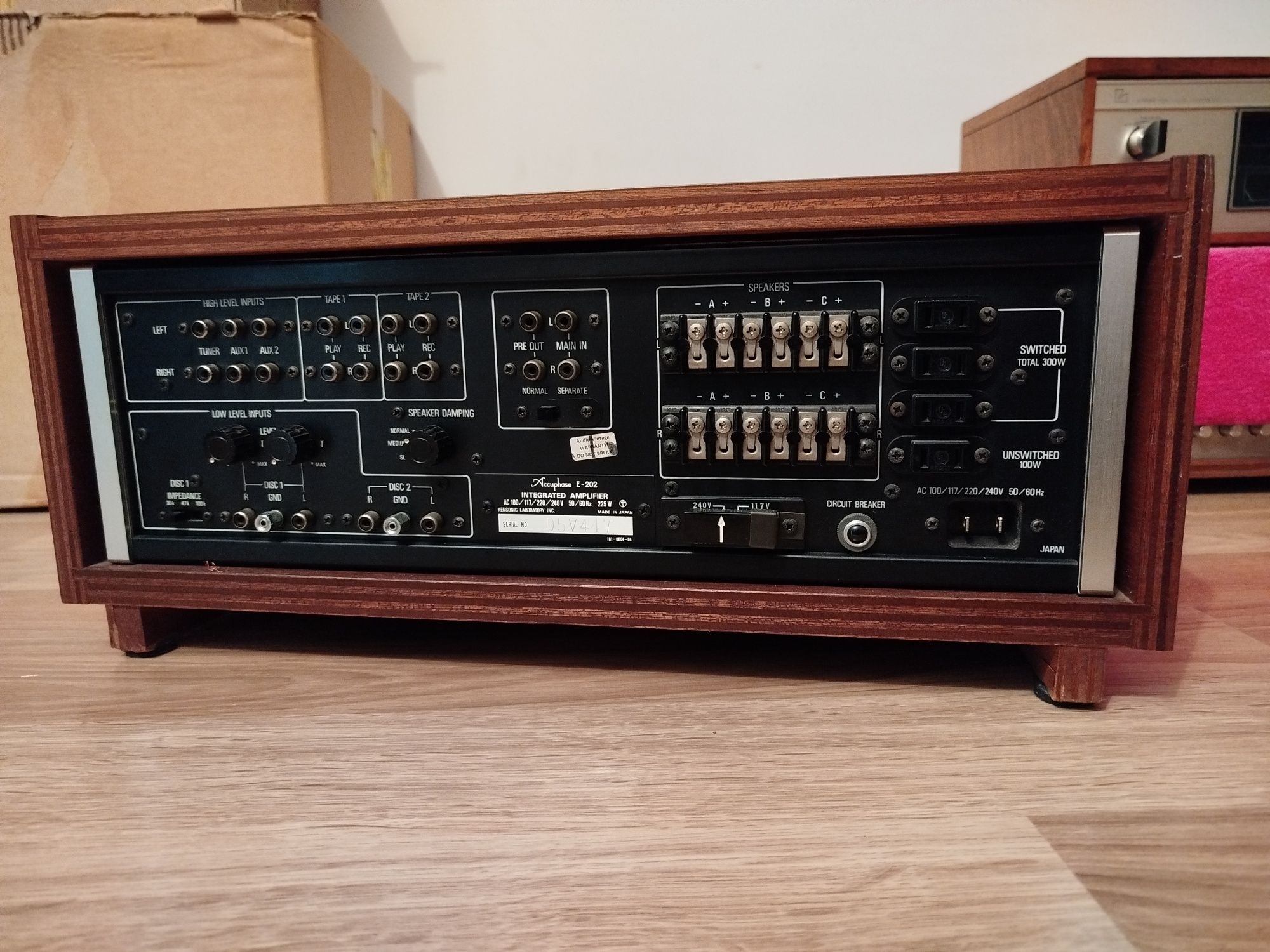 Wzmacniacz Accuphase E202. Marantz, Luxman, Sansui