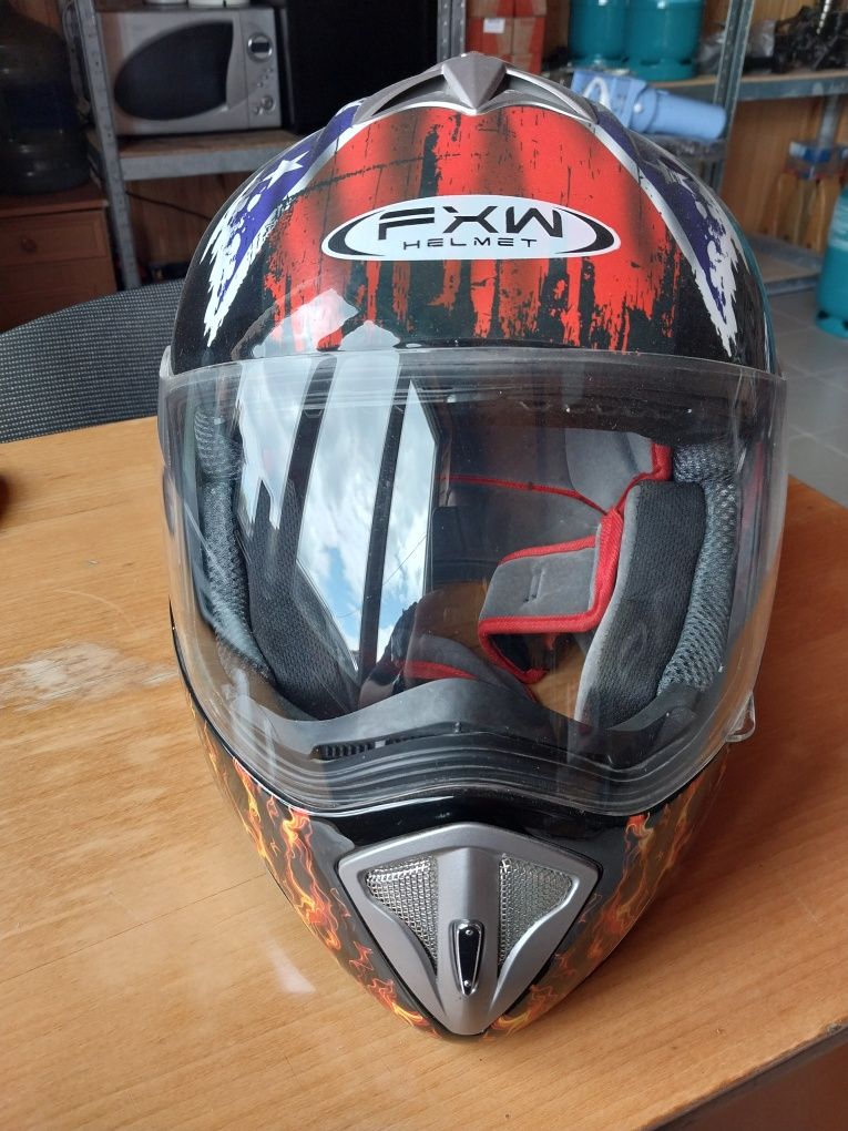 Продам мотошолом HELMET HF-180