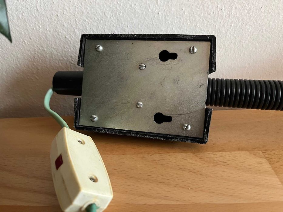 Lampa ścienna regulowana nad biurko dla ucznia metalowa obudowa lampka