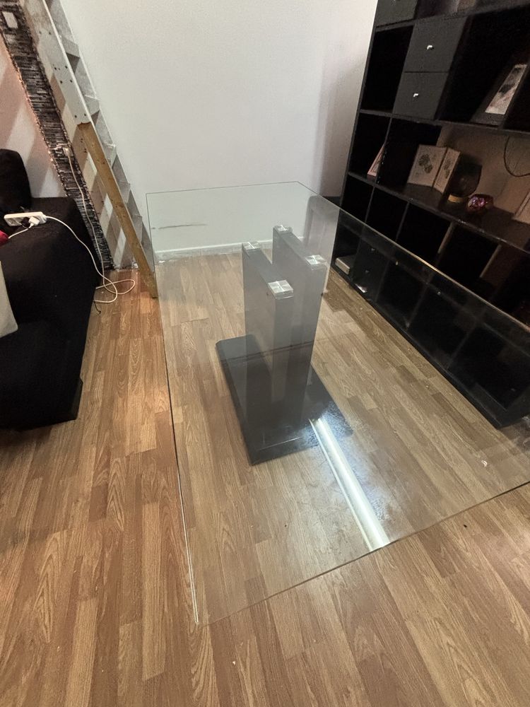 Mesa com tampo de vidro