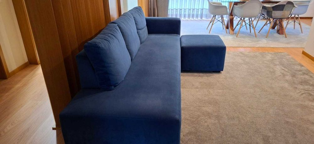 Sofá azul tecido impermeável