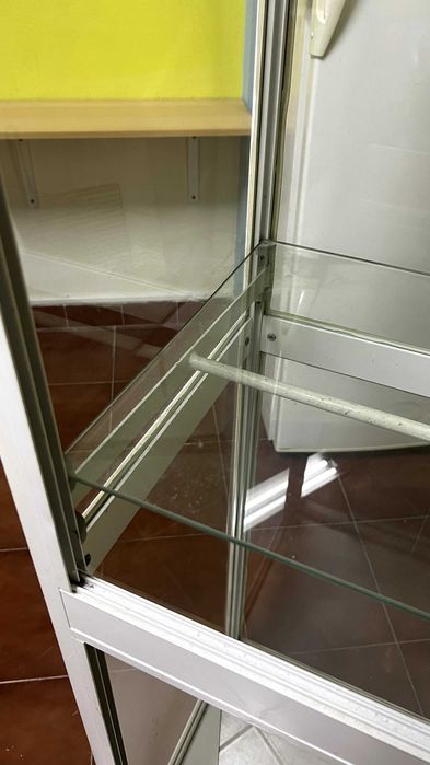 Oportunidade - Vitrine Branca com portas de vidro