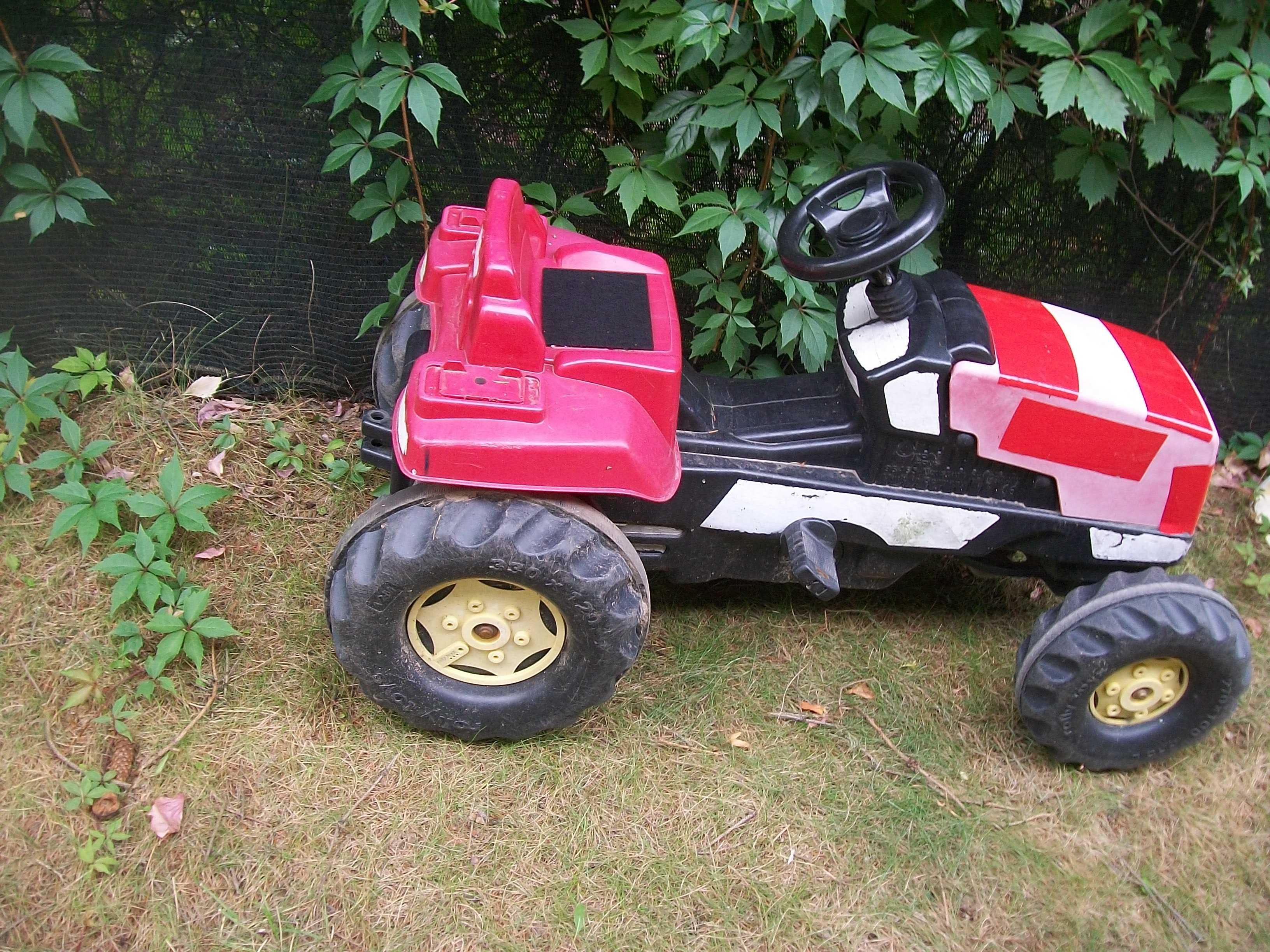 traktor na pedały różne rodzaje i przyczepy