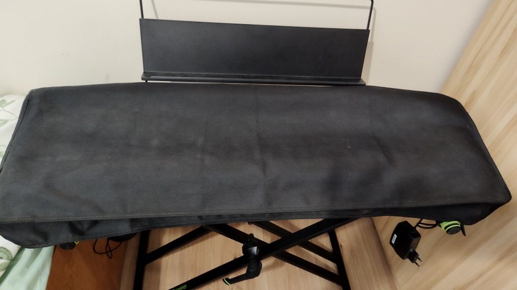 Sprzedam Keyboard Casio Lk-s450 prawie nie używany.