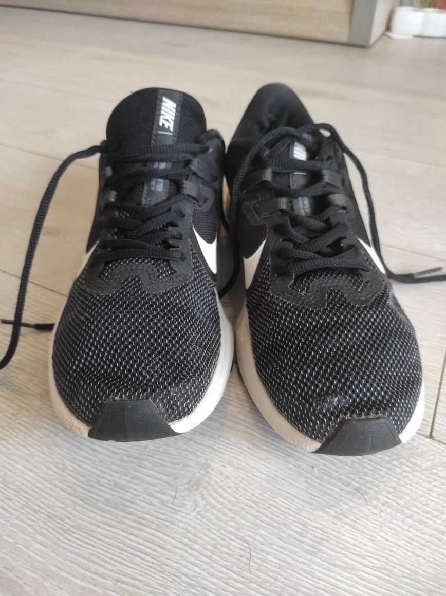 Buty Nike chłopięce rozmiar 39