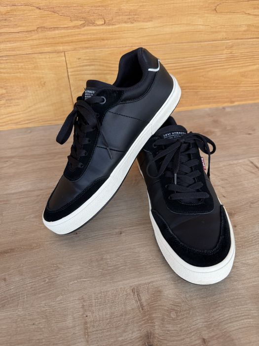 Buty męskie Levi’s 43 EU – prawie nowe, oryginał, czarne sneakersy