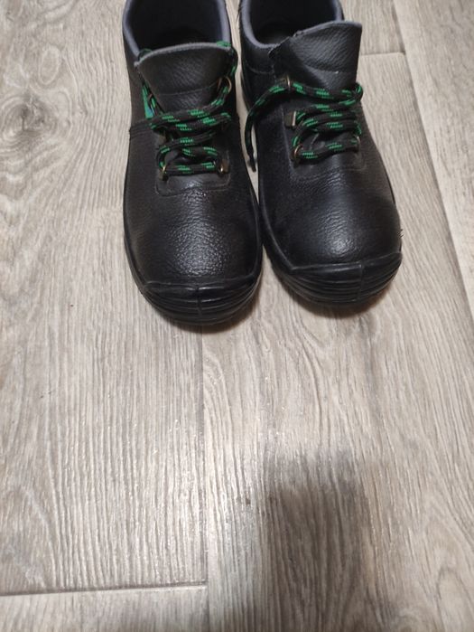 Ботінки з залізними носком 39 р.Нові.