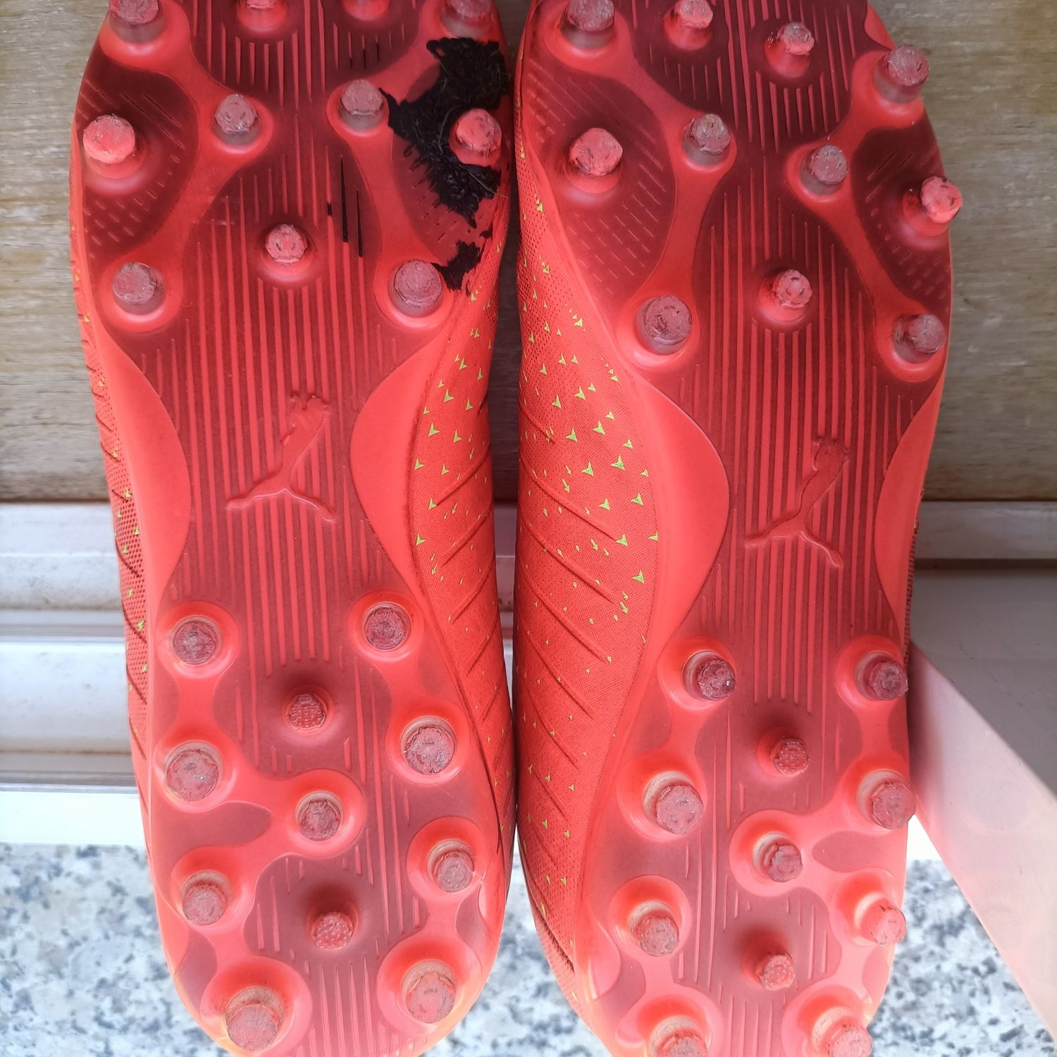 Chuteiras puma laranjas