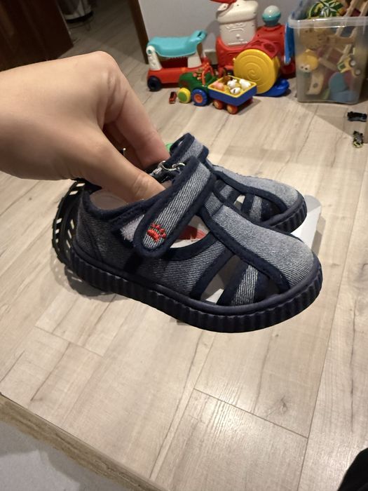 Kapcie na rzepy coccodrillo r. 20