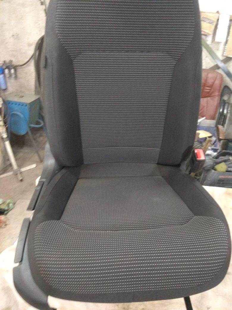 Продам комплект сіденій на vw b8, b7 USA