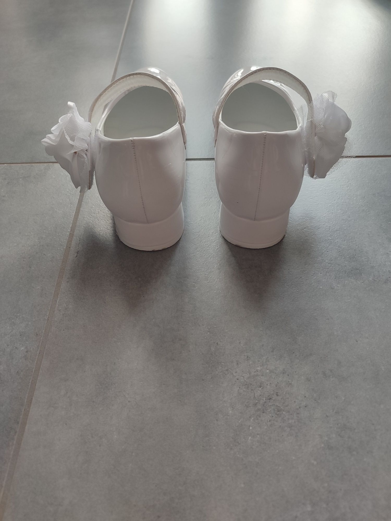 Buty komunijne na dziewczynkę.