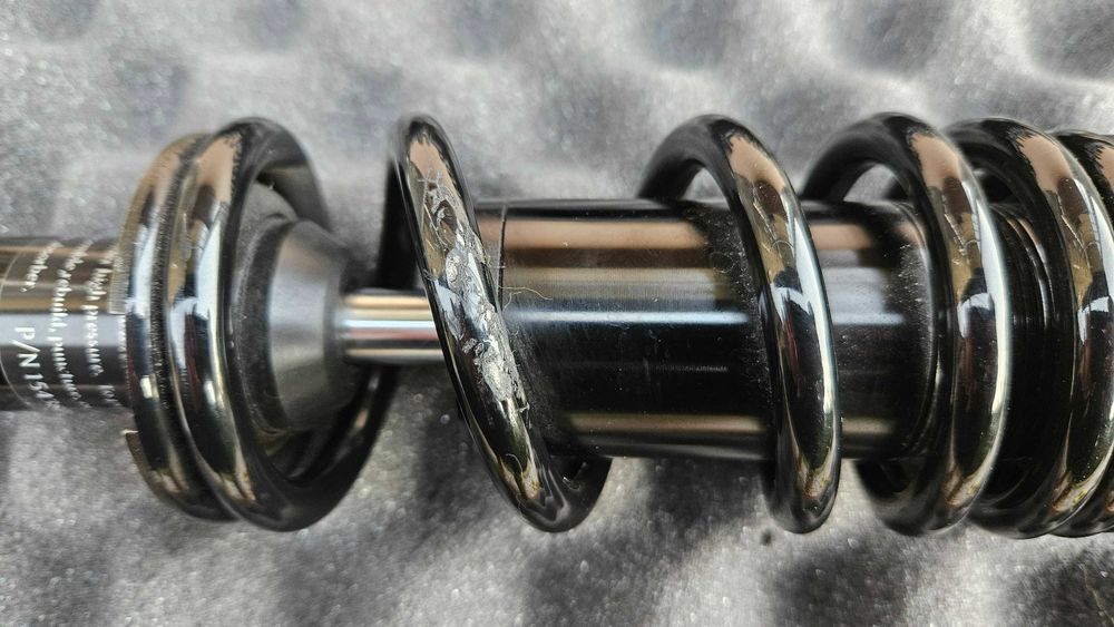 Задні амортизатори, стійки на Indian Scout 2023