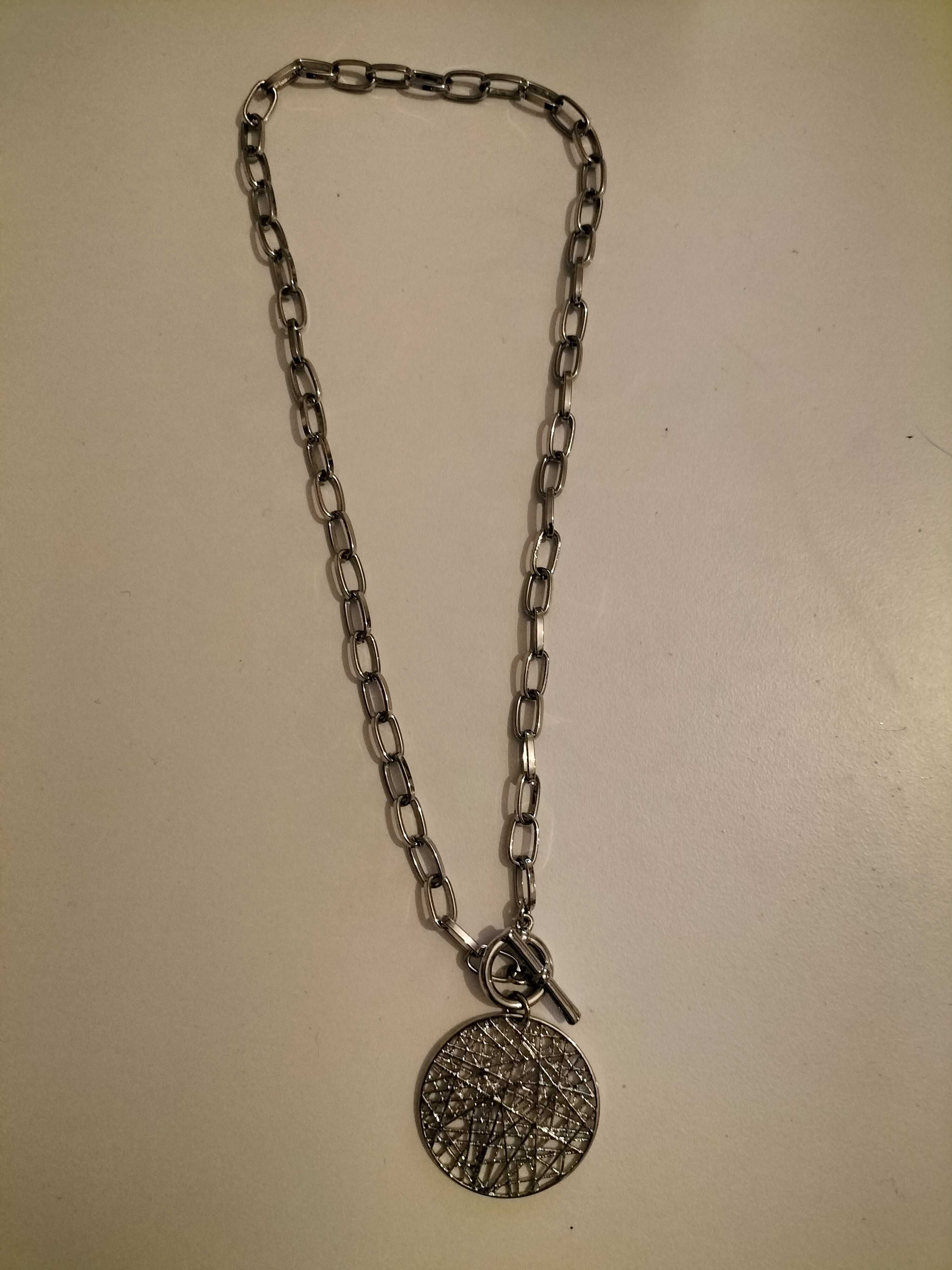 Biżuteria firmy Molton