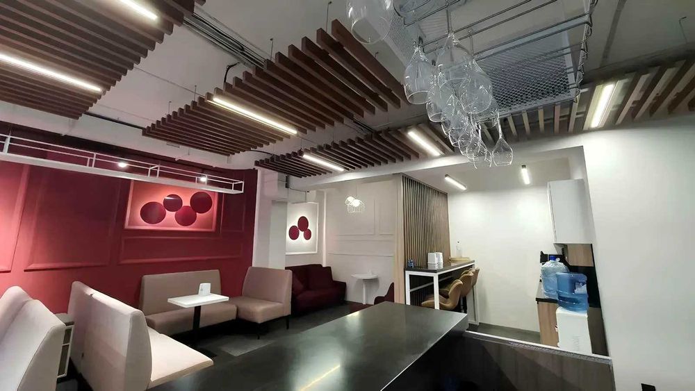 Без кмісії, Продаж офісної будівлі біля метро Політехнічний Інститут.