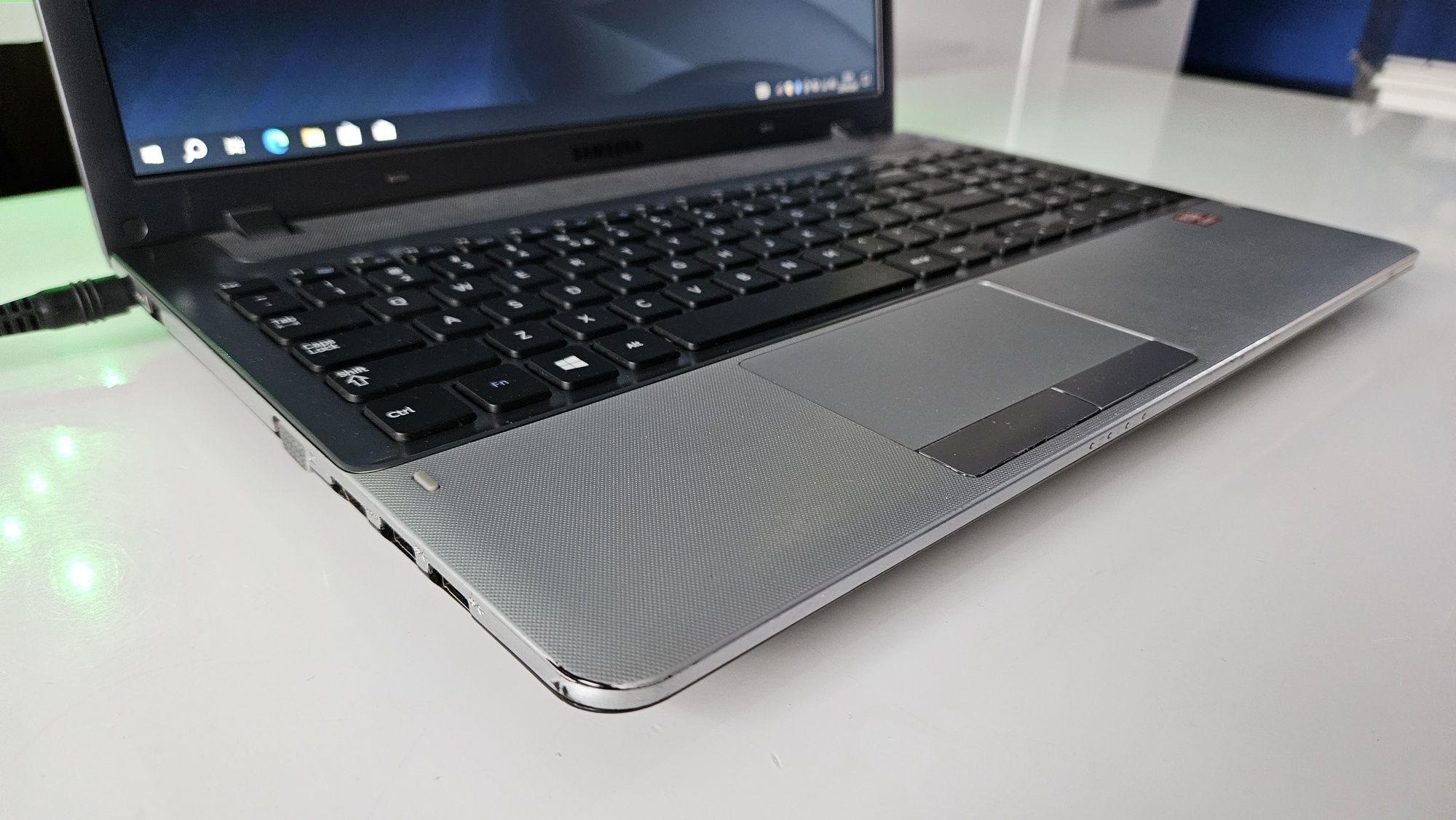 Laptop Samsung A8/8GB/500GB