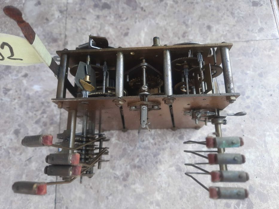 92 Mechanizm starego zegara ścienny kwadransowy