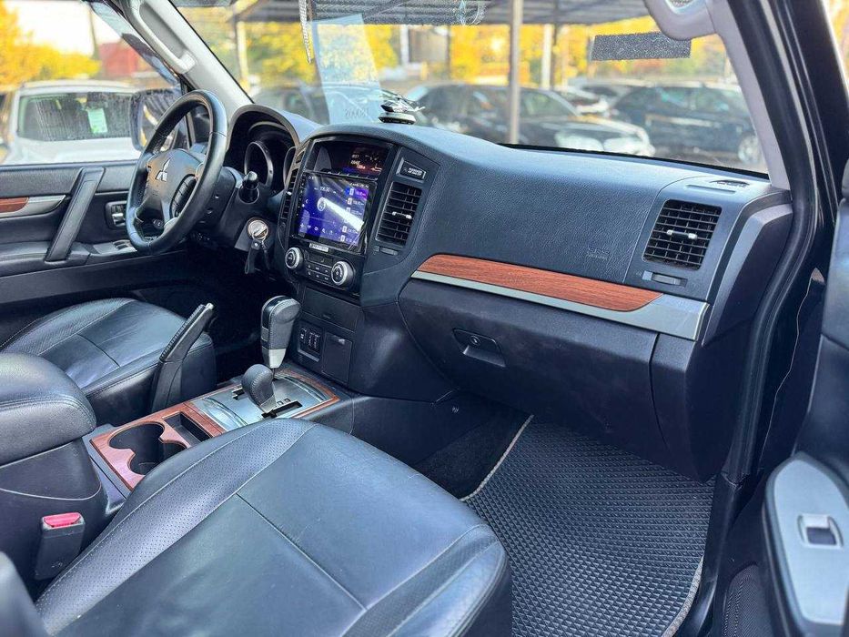 Mitsubishi Pajero Wagon Офіційне авто 2010