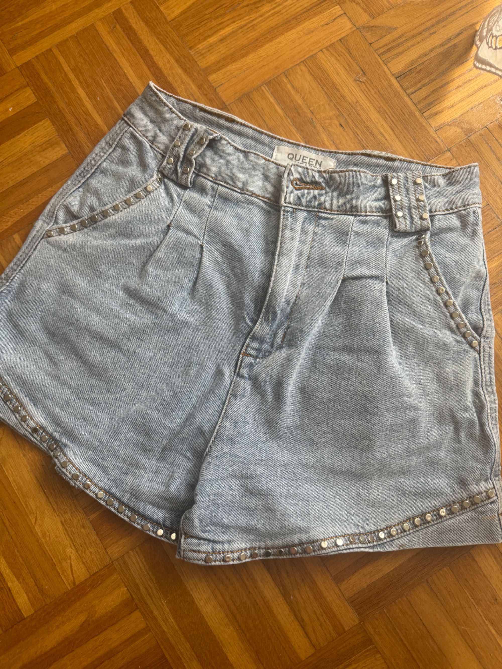 Krótkie spodenki jeans push up