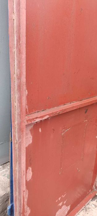 Металлические двери Б/у в хозблок гараж