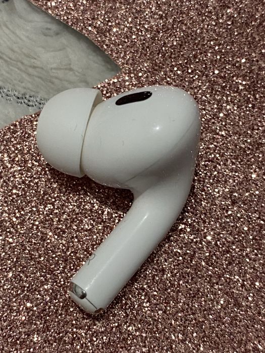 Продам навушник правий  про 2 airpods pro 2 type c a3047