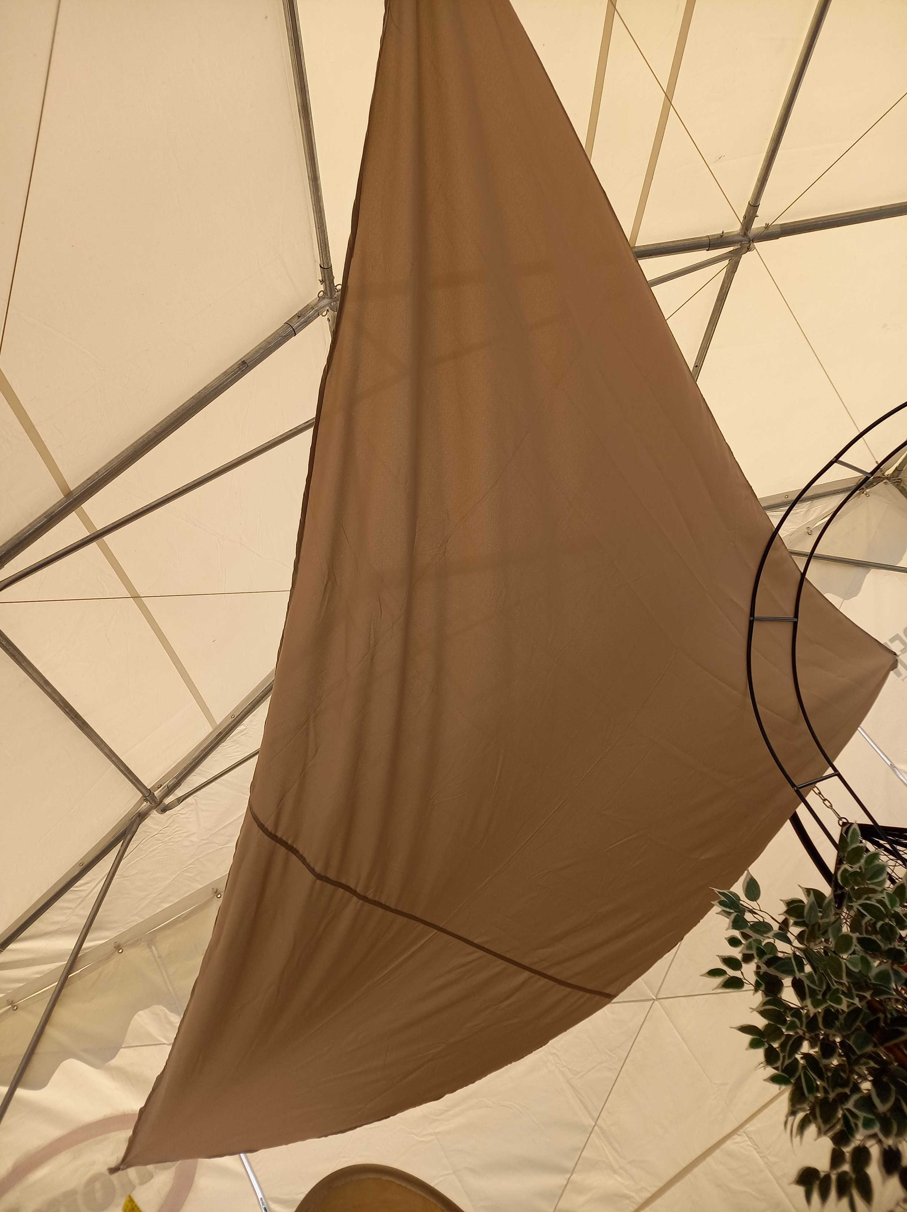 Żagiel beżowy 5x5x5 m przeciwsłoneczny ogrodowy trójkąt parasol