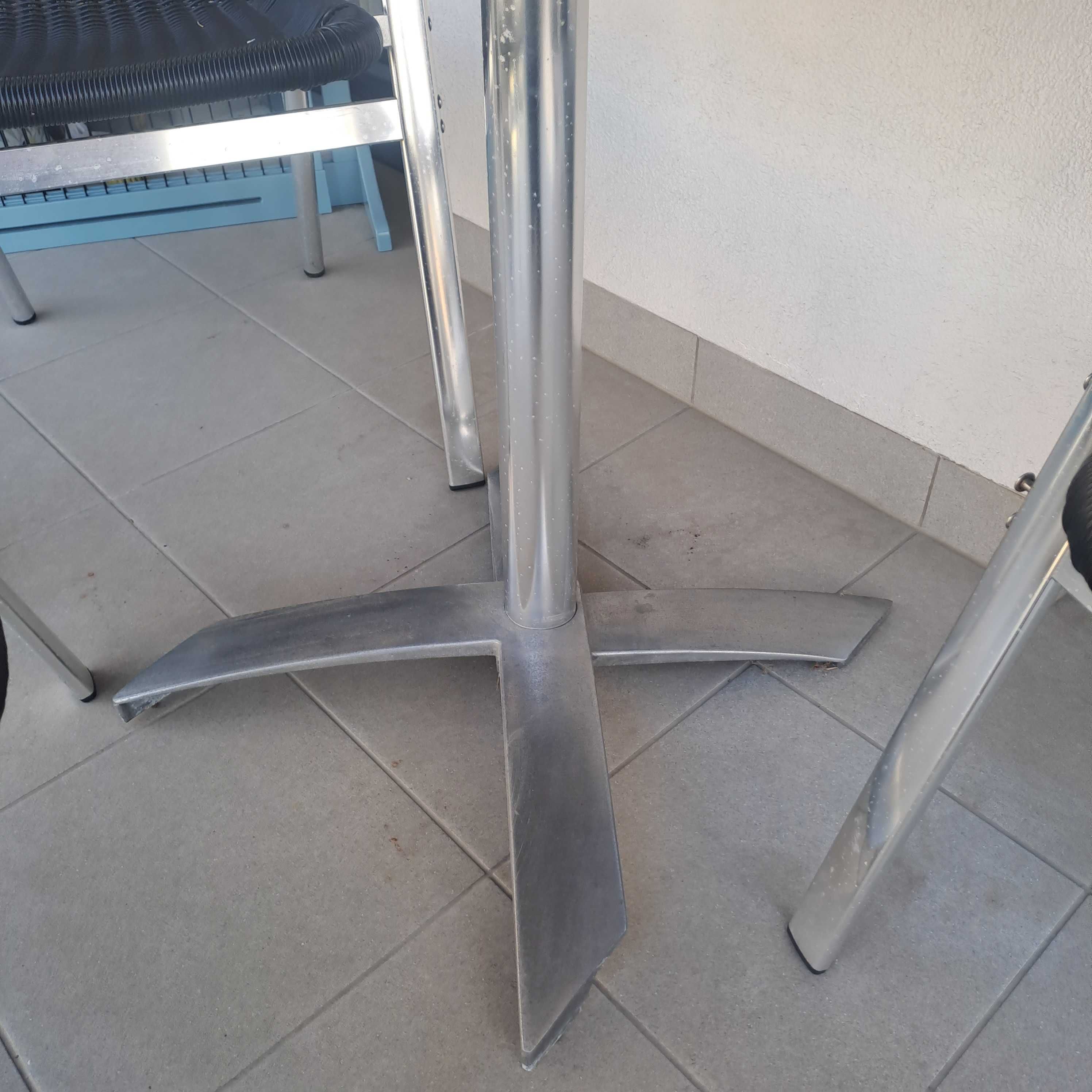 Meble na balkon - stół plus 3 krzesła